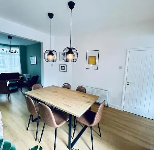 Spacious Modern Anfield Home, Lfc & Efc, Free Parking