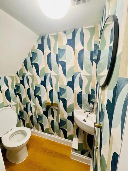 Spacious Modern Anfield Home, Lfc & Efc, Free Parking Holiday home *