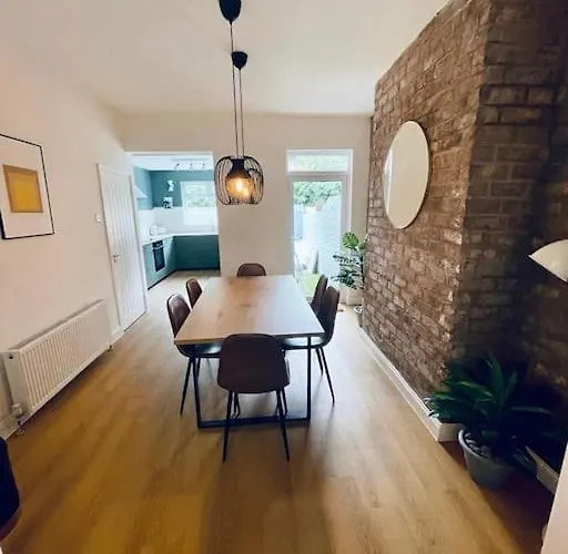 Spacious Modern Anfield Home, Lfc & Efc, Free Parking