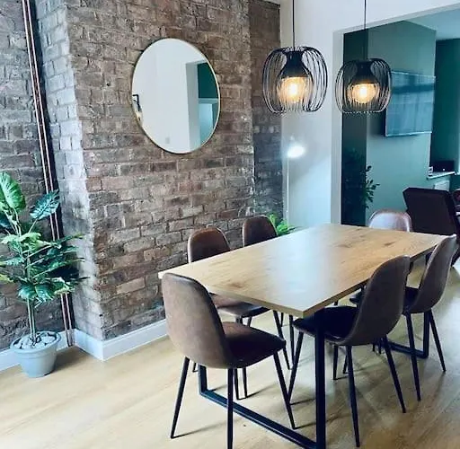 Spacious Modern Anfield Home, Lfc & Efc, Free Parking