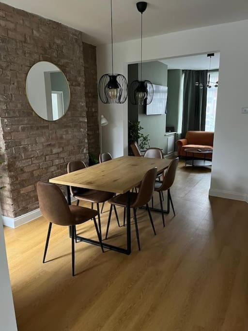Spacious Modern Anfield Home, Lfc & Efc, Free Parking