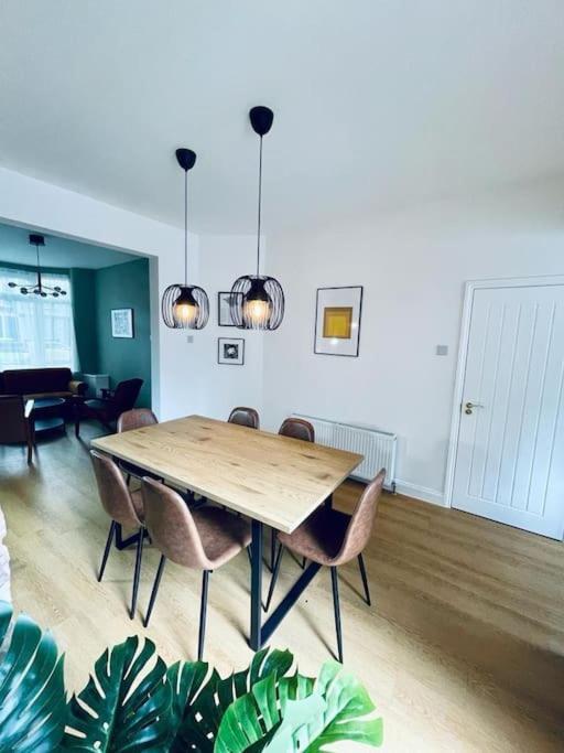 Spacious Modern Anfield Home, Lfc & Efc, Free Parking Holiday home *