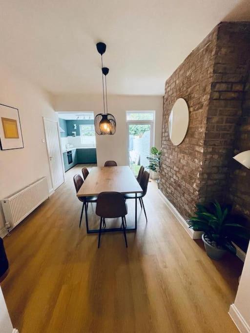 Holiday home Spacious Modern Anfield Home, Lfc & Efc, Free Parking