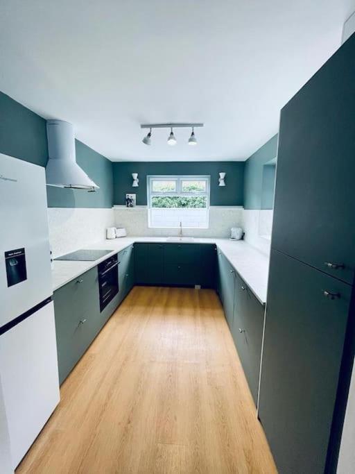 Spacious Modern Anfield Home, Lfc & Efc, Free Parking Holiday home