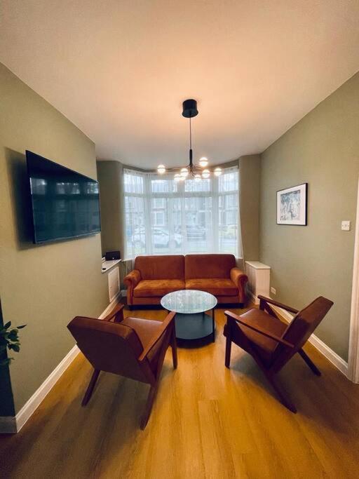 Spacious Modern Anfield Home, Lfc & Efc, Free Parking * Liverpool